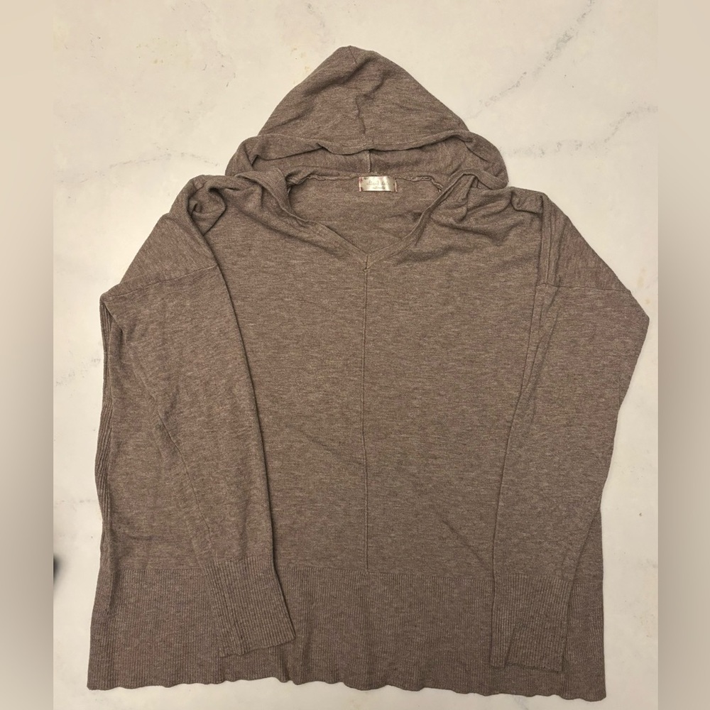 Women’s lightweight hoodie